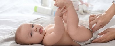zmiana pieluchy u noworodka przed czy po karmieniu